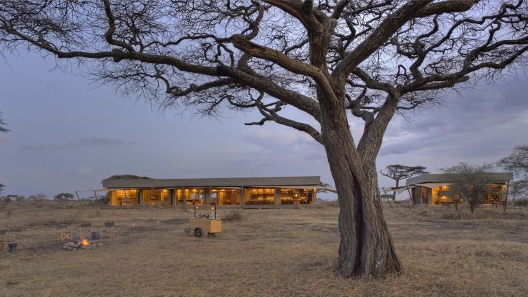 Namiri-Plains-Sundowners-with-Main-Area-and-Den