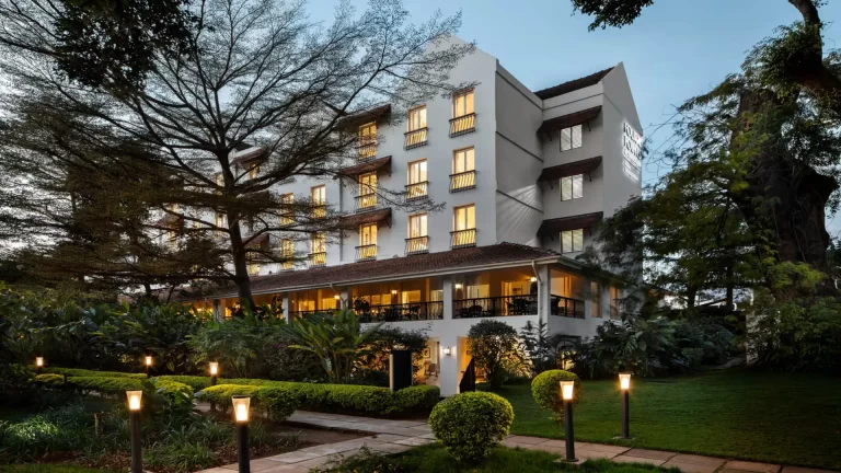 •_FOUR POINT BY SHERATON