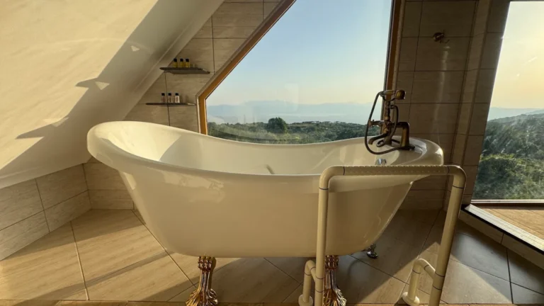 ngorongoro-crater-rim-lodge-bathroom
