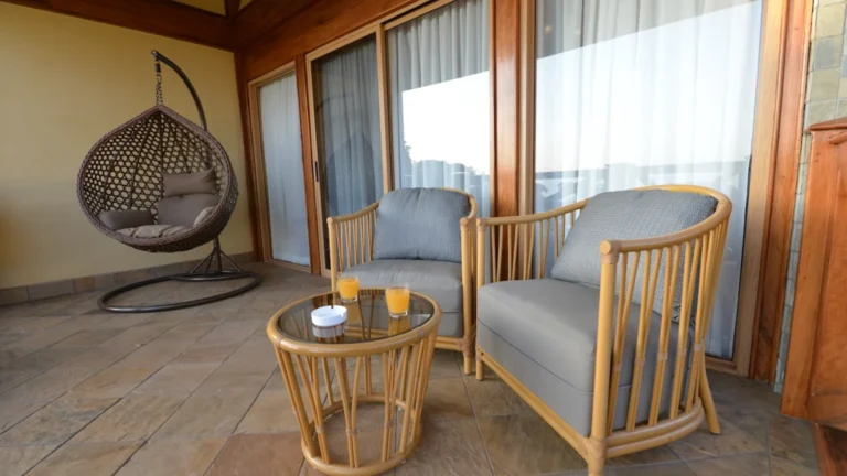 ngorongoro-crater-rim-lodge-viewpoint