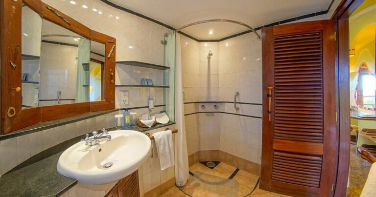 bathroom-mara-serena-safari-lodge-kenya