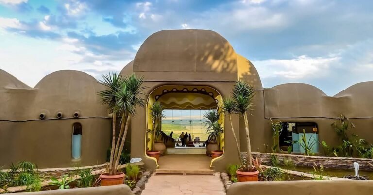 mara-serena-lodge-entrance