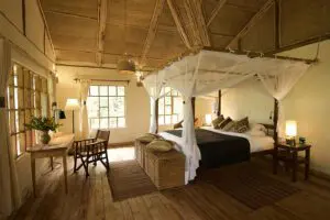 Bwindi-Lodge_900X600-2-300x200