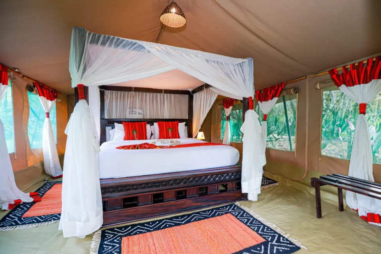 IM_KE_MAR_Serenity-Mara-Legends-Camp_Tent-interior