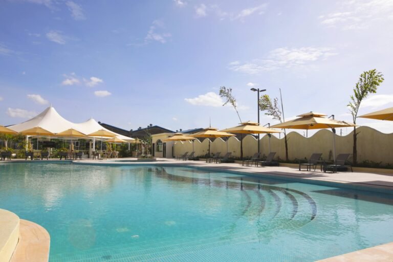 IM_KE_NAI_Argyle-Grand-Hotel_Pool-scaled