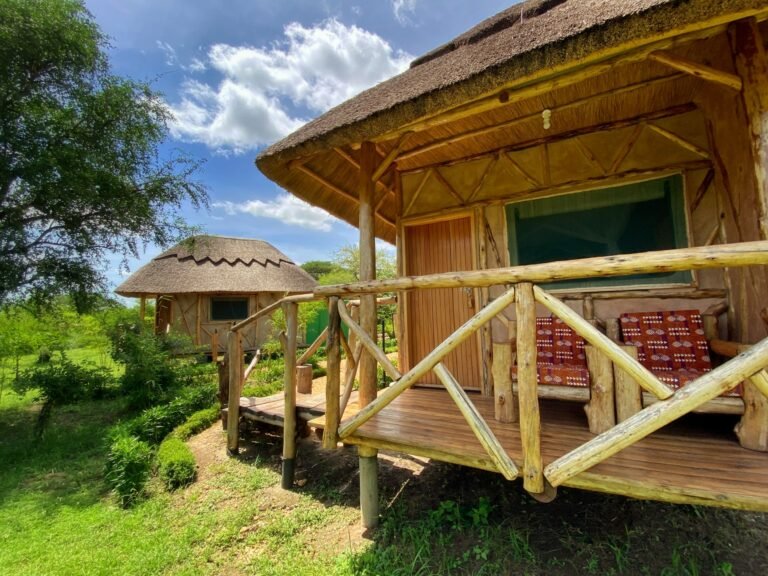 IM_UG_MUR_Bamboo-Village-Lodge_Veranda