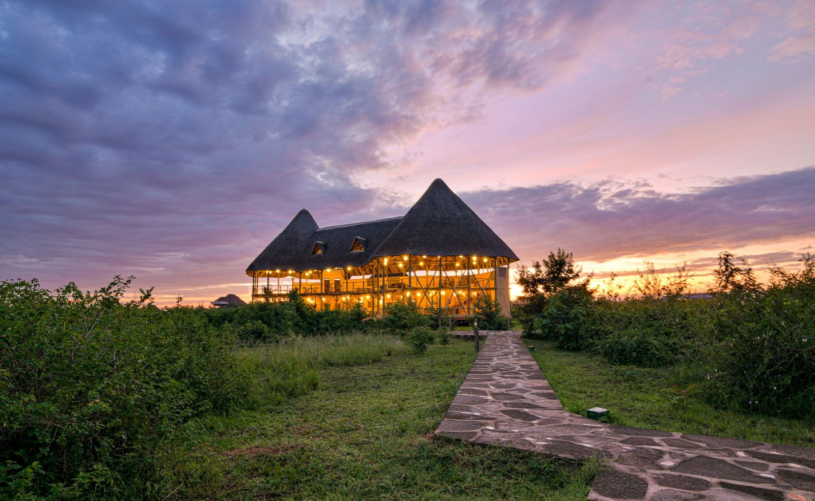 IM_UG_QE_Aardvark-Safari-Lodge_Exterior