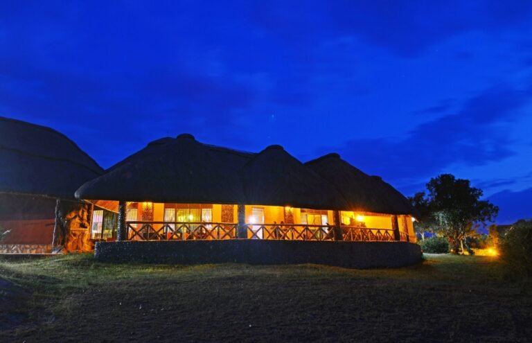 IM_UG_QE_Buffalo-Safari-Lodge_Exterior-at-night-scaled