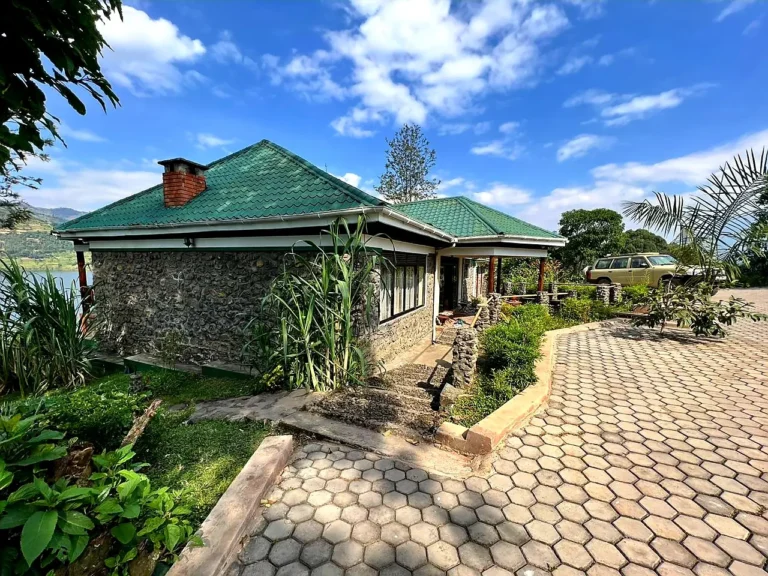 Lake-Mulehe-Safari-Lodge-main-sight