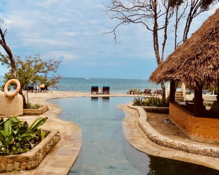 Pool-Chale-Island-Resort-scaled